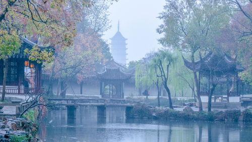 烟雨秋殇,一场穿越时空的悲情演绎